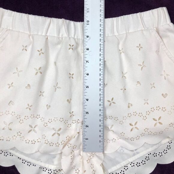 H&M Divided Cream White Laser Cut Shorts 8 - Picture 3 of 5